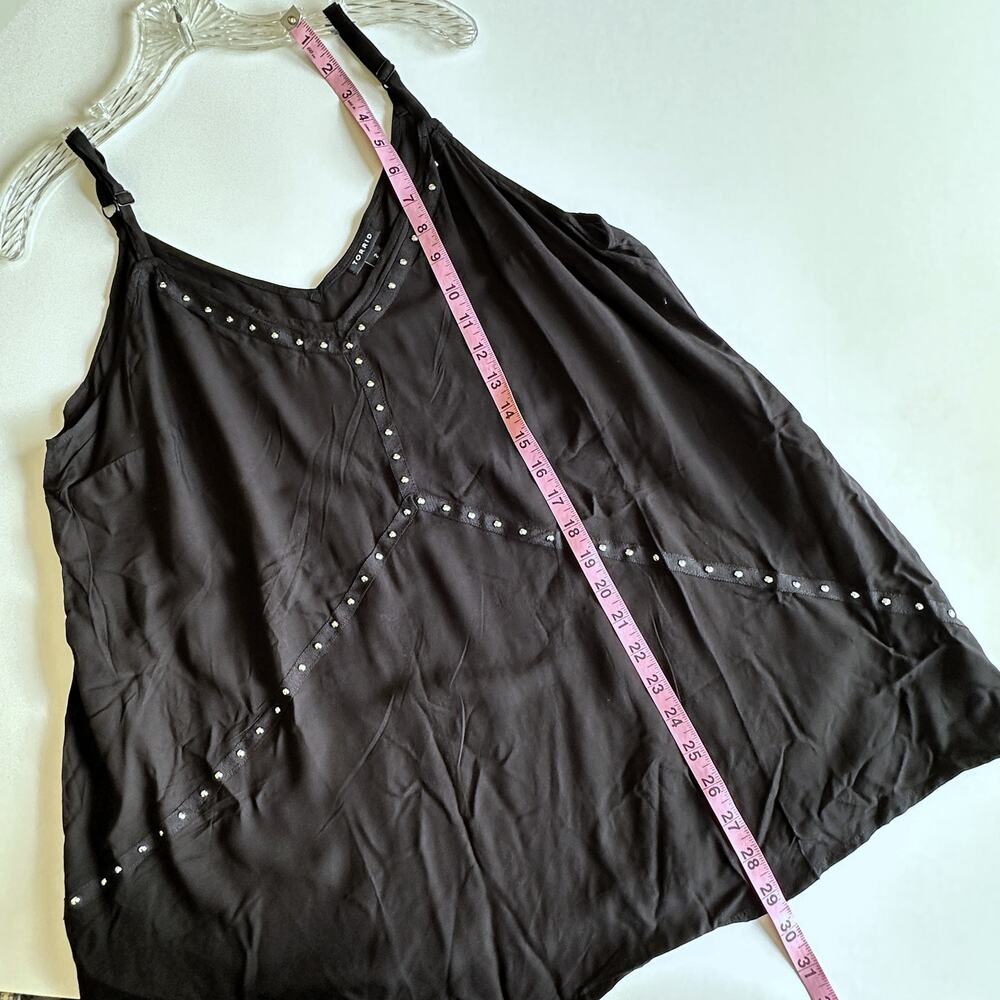 Torrid Studded Cami Womens Size 2X Black V-Neck Tank Edgy Sleeveless Top - Picture 9 of 10